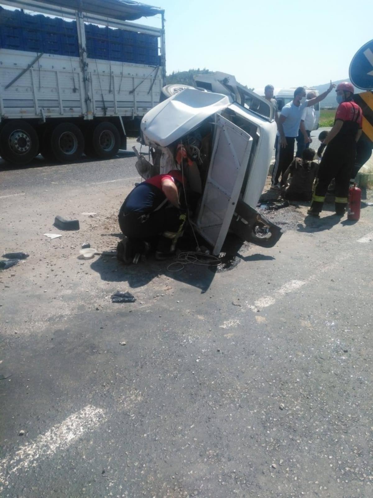 Kazada takla atan otomobil hurdaya d&ouml;nd&uuml;