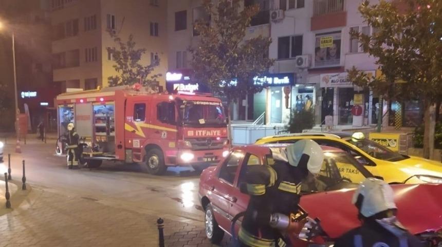 Hakimiyeti kaybetti, trafik levhasına çarptı