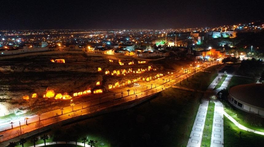 Şanlıurfa&rsquo;da tarihi simgeleyen alanlarda aydınlatma &ccedil;alışması