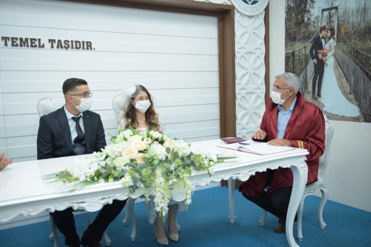 Korona, Battalgazi&rsquo;de aşıkları durduramadı