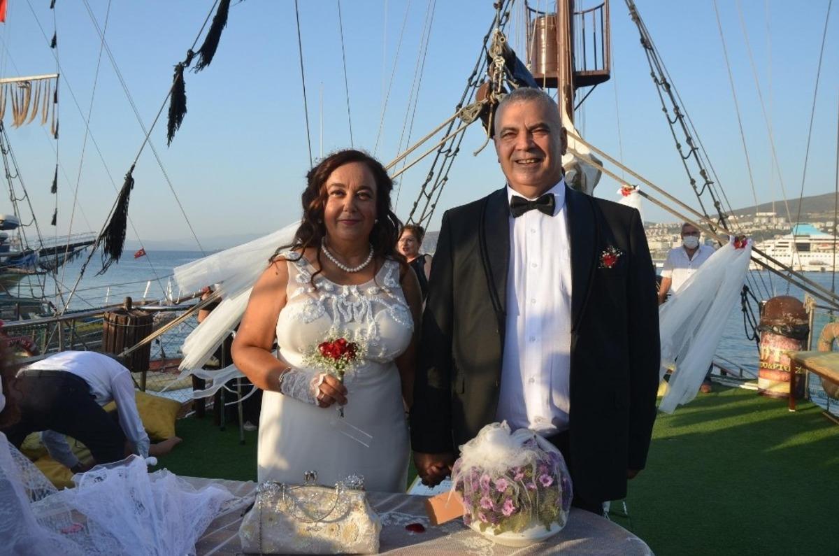 29 yıl sonra birbirlerine Kuşadası&rsquo;nda kavuştular