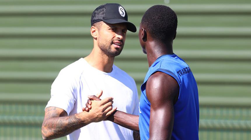 Manuel da Costa takım arkadaşlarıyla vedalaştı