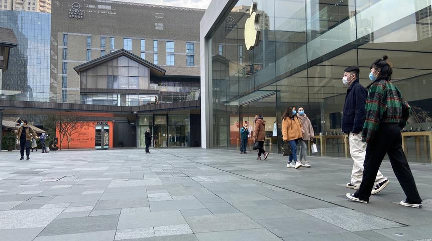 Bu kez iPhone &uuml;retmiyor: Apple &ccedil;alışanlarına &ouml;zel y&uuml;z maskesi geliştiriyor!