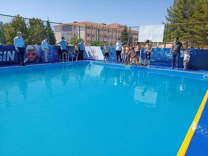 Dicle’de yapımı tamamlanan portatif yüzme havuzu hizmete girdi G5