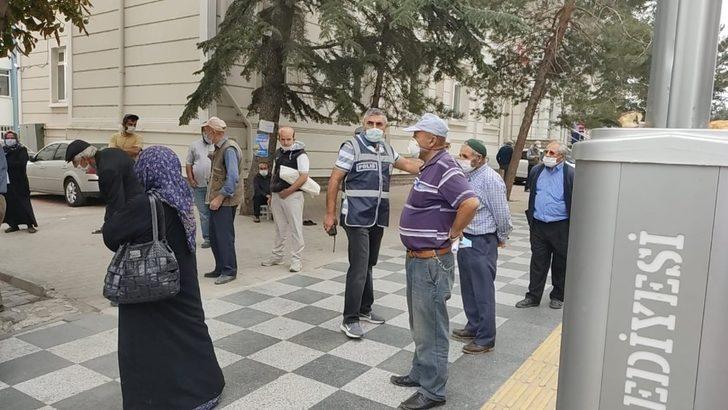 Banka önündeki sosyal mesafe ihlaline polis müdahalesi G3