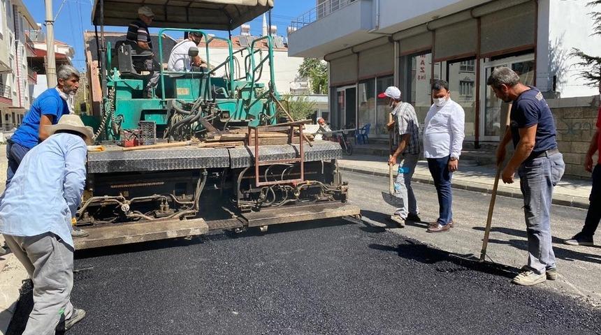 G&ouml;lbaşı&rsquo;nda asfaltlama &ccedil;alışmaları devam ediyor