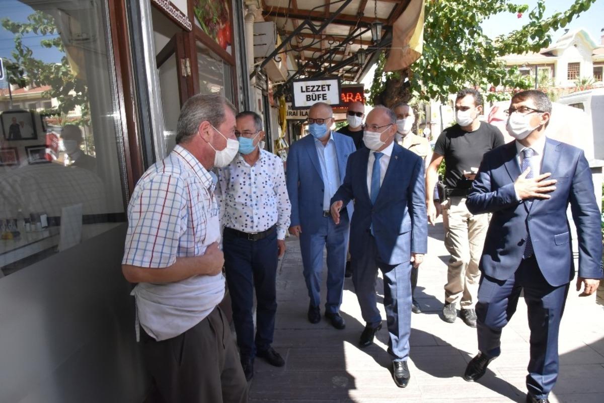 Vali Karadeniz&rsquo;in kentteki korona vir&uuml;s denetimleri s&uuml;r&uuml;yor