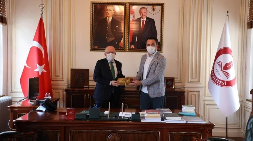 Rekt&ouml;r Aydın: &ldquo;Geleceğe değerlerini yaşayabilen bir gen&ccedil;lik bırakmalıyız&rdquo;