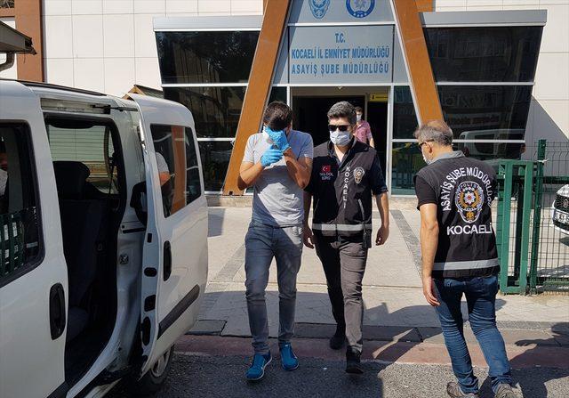 Kocaeli'de kendilerini savcı ve polis olarak tanıtarak dolandırıcılık yapan 4 kişi yakalandı