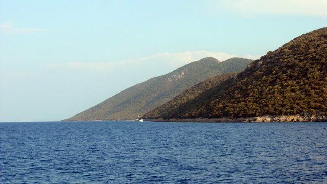 Yunan askeri Meis'ten sonra Karaada'ya çıktı