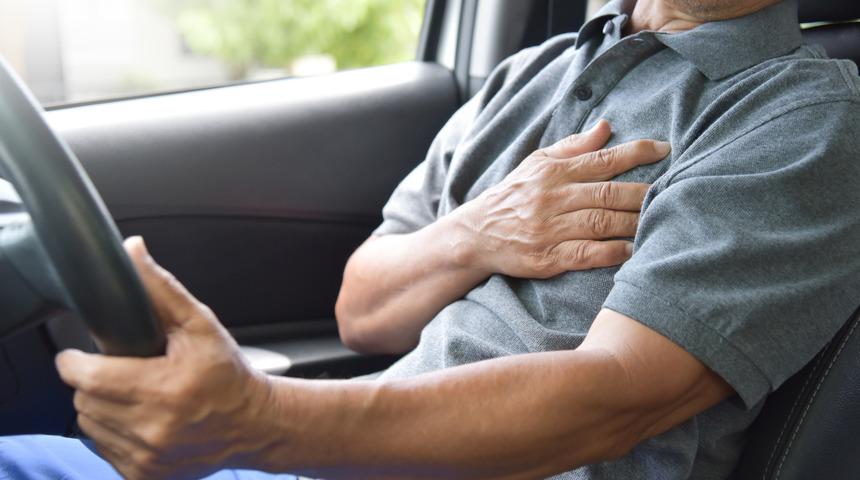 Kalp krizi belirtilerine dikkat! Direksiyon başında bunları yaşıyorsanız...