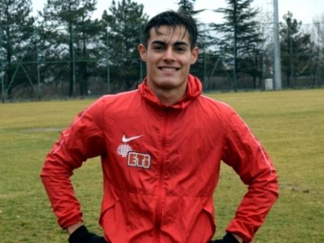 Eskişehirspor, Metehan Altunbaş'ın LASK Linz'e transfer olduğunu duyurdu