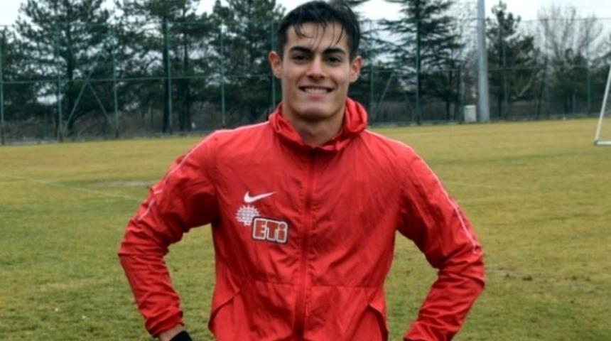 Eskişehirspor, Metehan Altunbaş'ın LASK Linz'e transfer olduğunu duyurdu