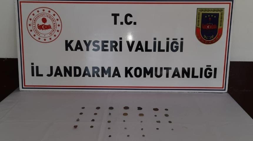 Jandarmadan tarihi eser ve uyuşturucu operasyonu