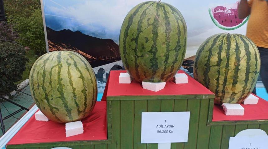Diyarbakır&rsquo;da son 70 yılın en ağır karpuzu yetiştirildi