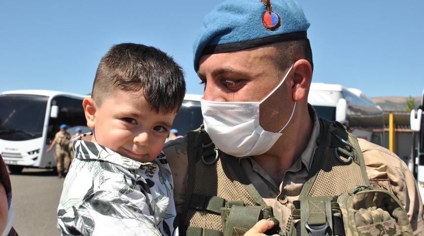 Bing&ouml;l'de komandolar, Suriye'ye uğurlandı