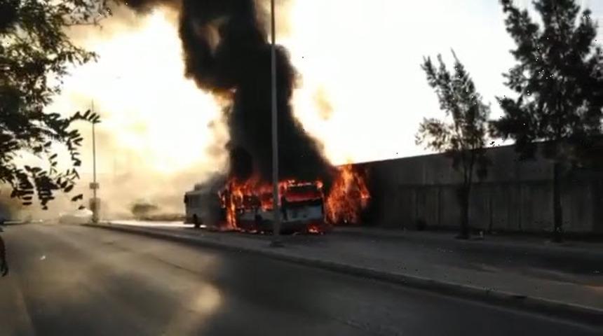 İzmir'de belediye otobüsü alev topuna döndü