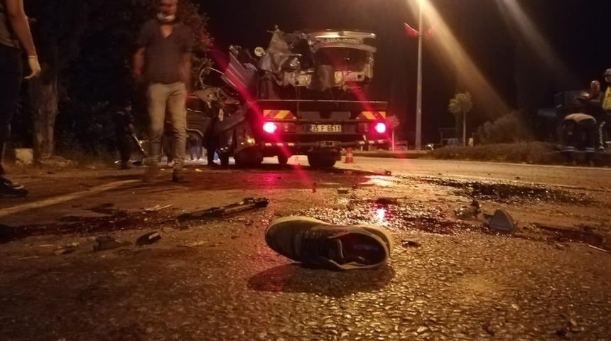 İzmir’de korkunç kaza: 2 ölü, 2 yaralı