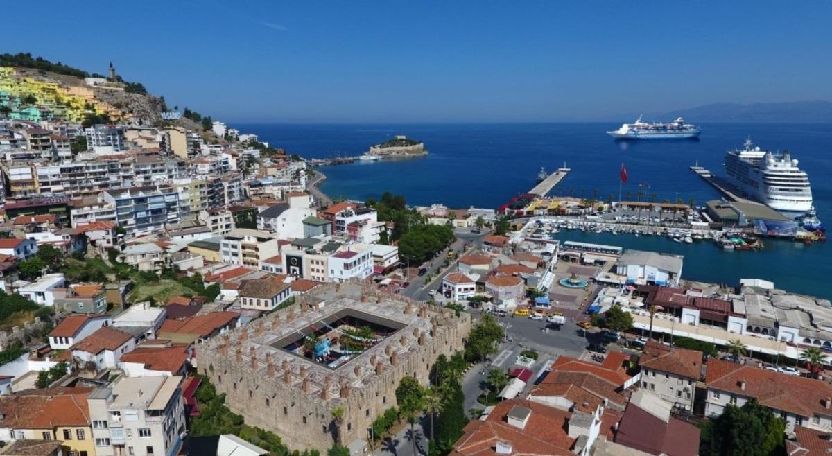 Normalleşme d&ouml;neminin g&ouml;zde tatil merkezi Kuşadası oldu