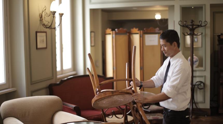 Koltuklarda ulaşılması g&uuml;&ccedil; yerleri temizlemek i&ccedil;in... En detaylı temizlik rehberi!