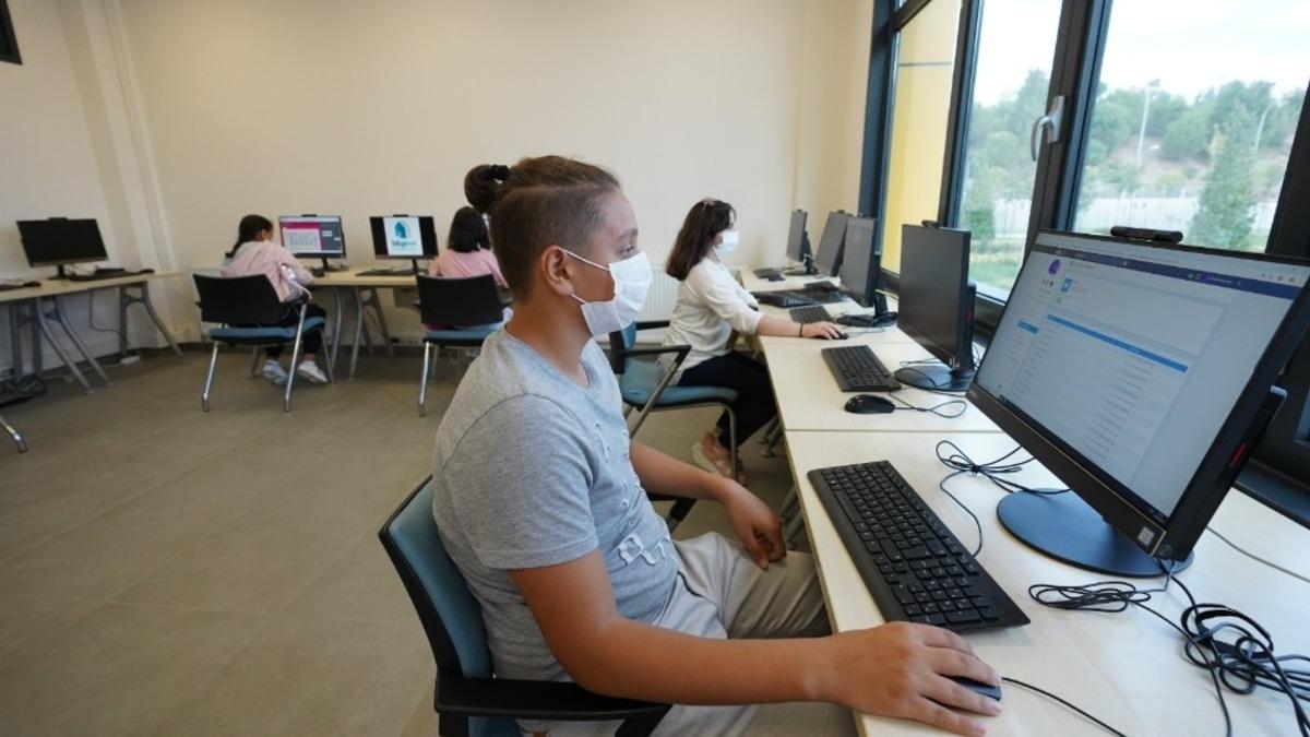 Başakşehir Bilgievlerinde sosyal mesafeli &ldquo;EBA&rdquo; hizmeti