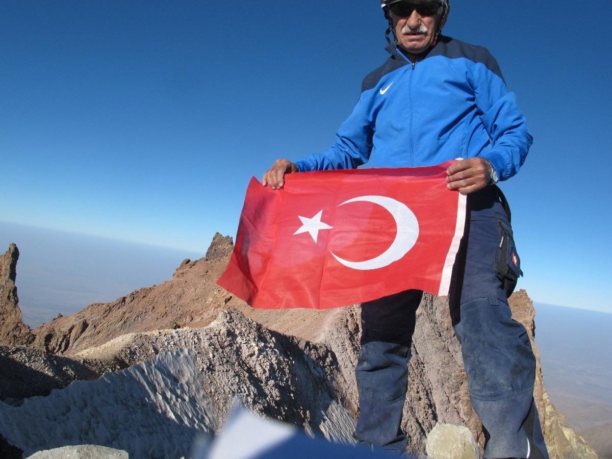 Erciyes&rsquo;in zirvesinden İzmir&rsquo;e selam