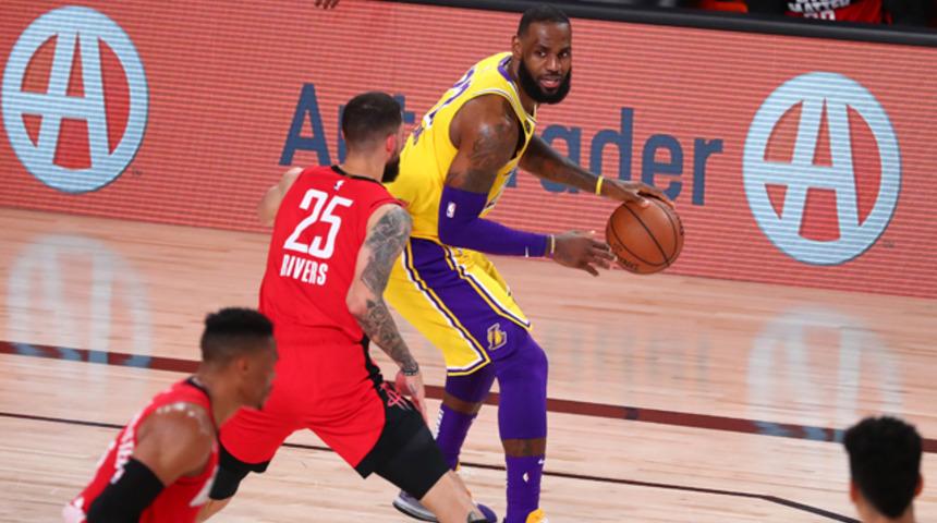 Los Angeles Lakers seride avantajı ele geçirdi