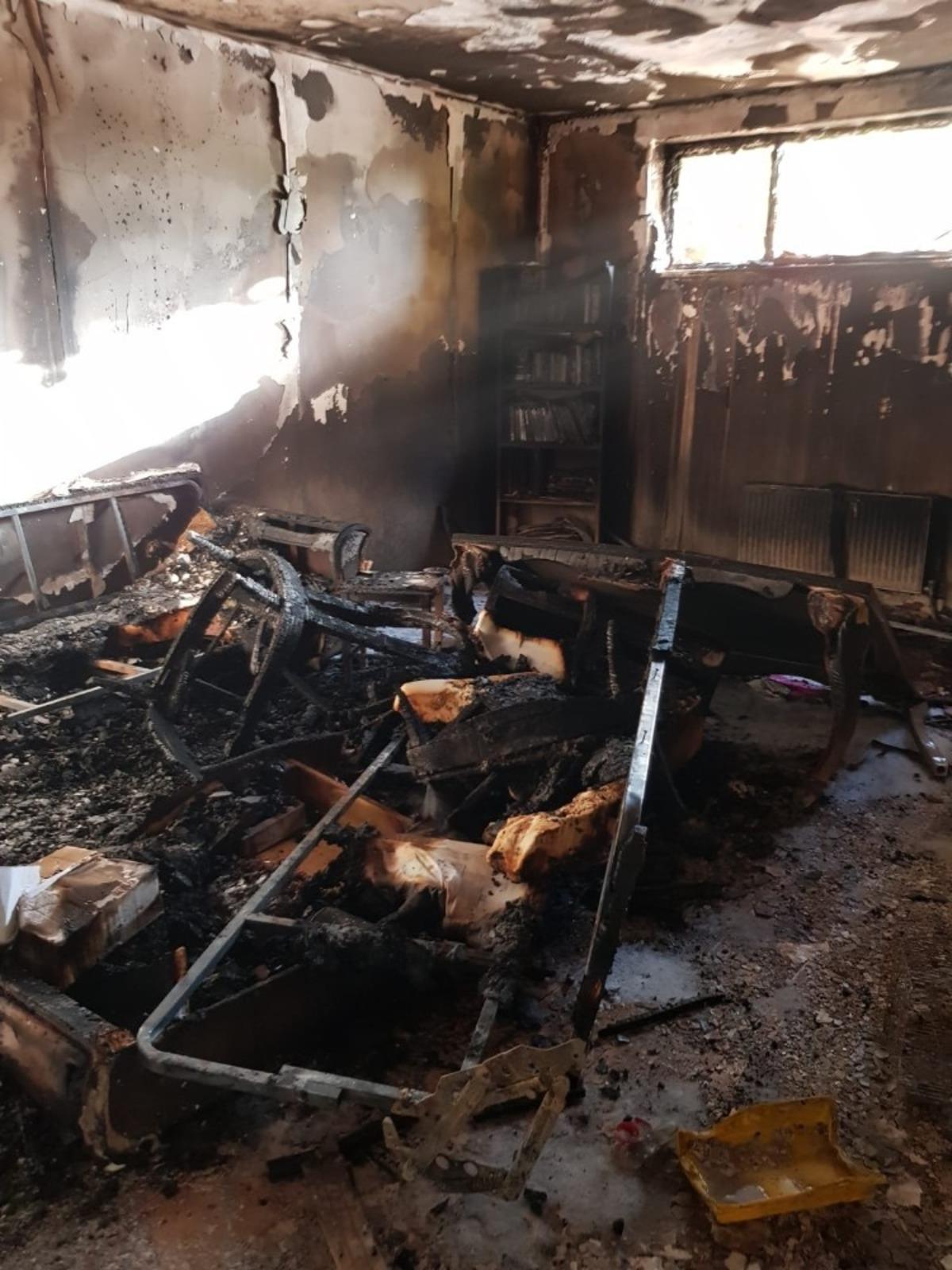 Eşi ile tartıştı evini yaktı