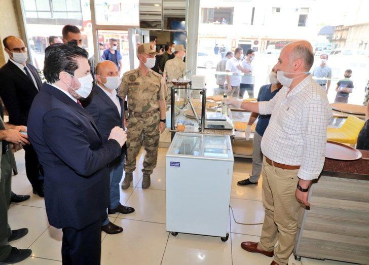 Başkan Sayan’ın vatandaşlarla fotoğrafını Vali Varol çekti G1