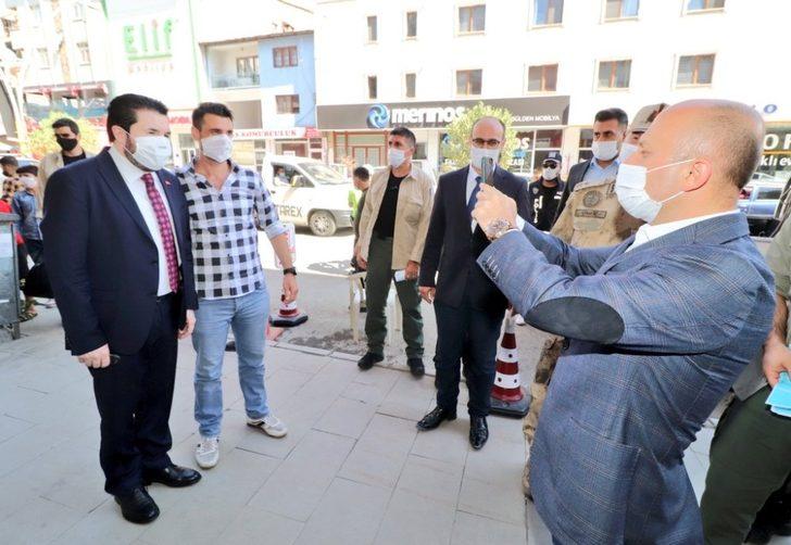 Başkan Sayan’ın vatandaşlarla fotoğrafını Vali Varol çekti G2