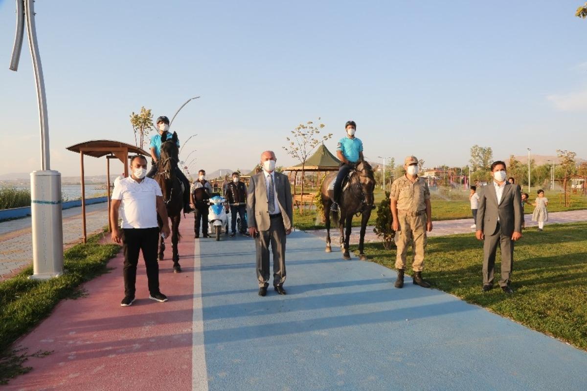 Tuşba&rsquo;nın sahilleri atlı birliklere emanet