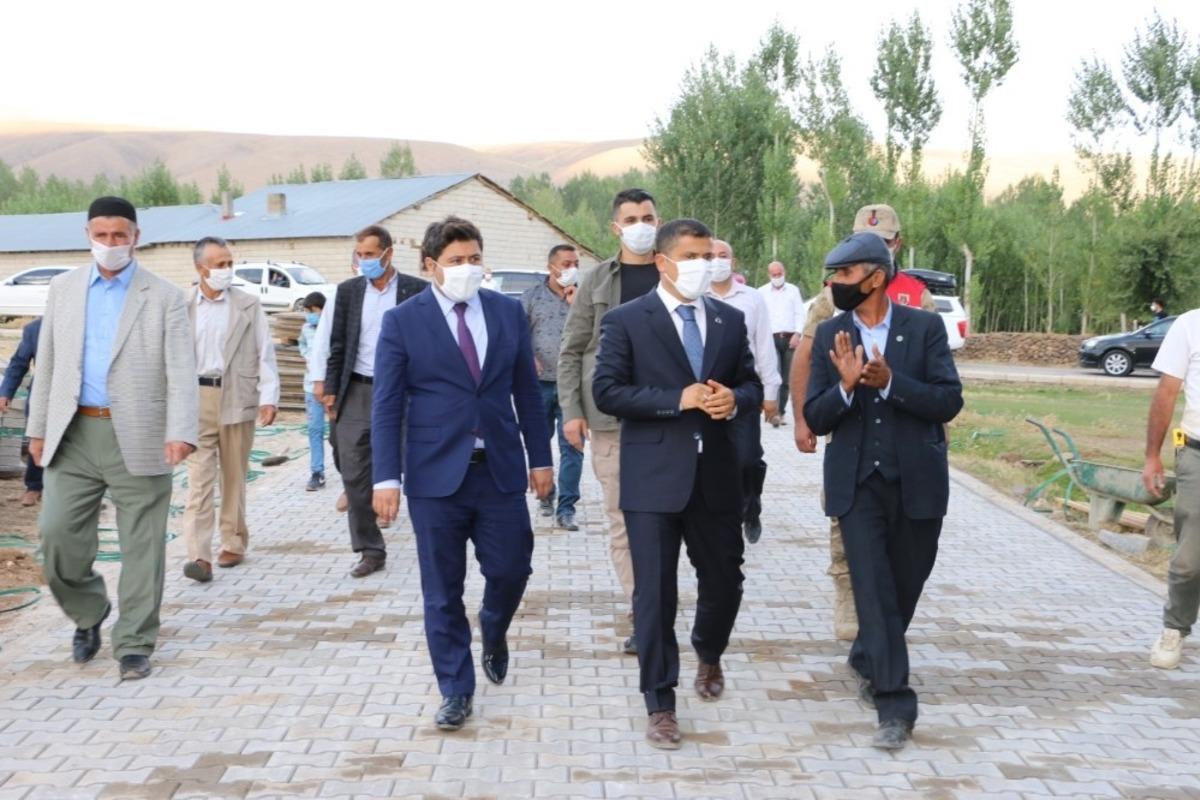 Erciş Belediyesi 20 mahalledeki kilitli parke taşı &ccedil;alışmalarını tamamladı