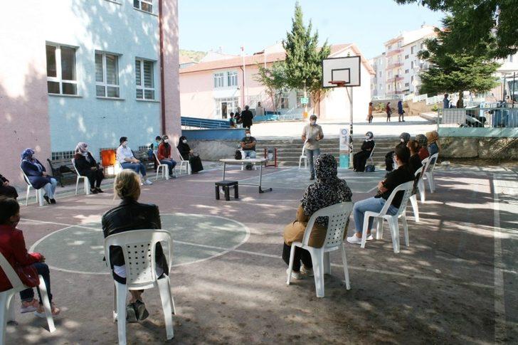 Sosyal mesafeli veli toplantıları yapıldı G1