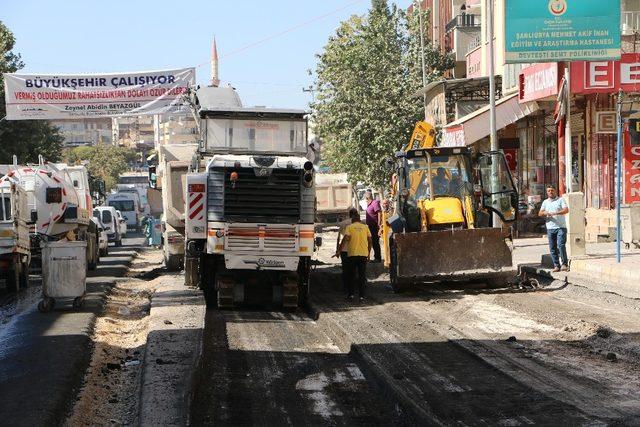 Şanlıurfa’da yol genişletme çalışmaları sürüyor