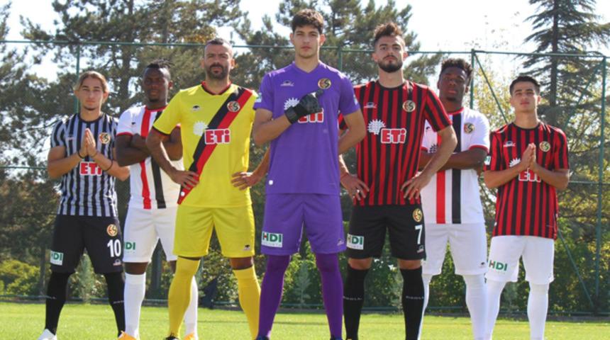 Eskişehirspor yeni sezon formalarını belirledi