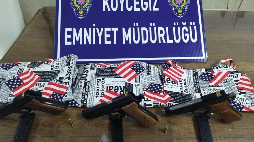 K&ouml;yceğiz&rsquo;de yasa dışı silah ticareti yapan 2 kişi yakalandı