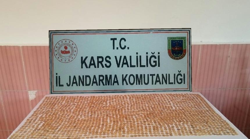 Kars’ta Osmanlı dönemine ait 2 bin 5 sikke ele geçirildi