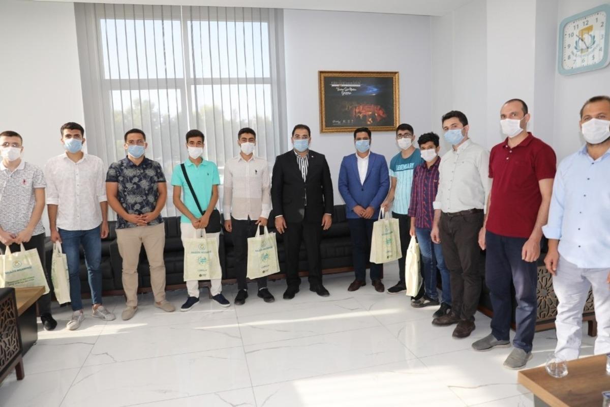 &Uuml;niversiteyi kazanan gen&ccedil;ler Canpolat&rsquo;&rsquo;la buluştu