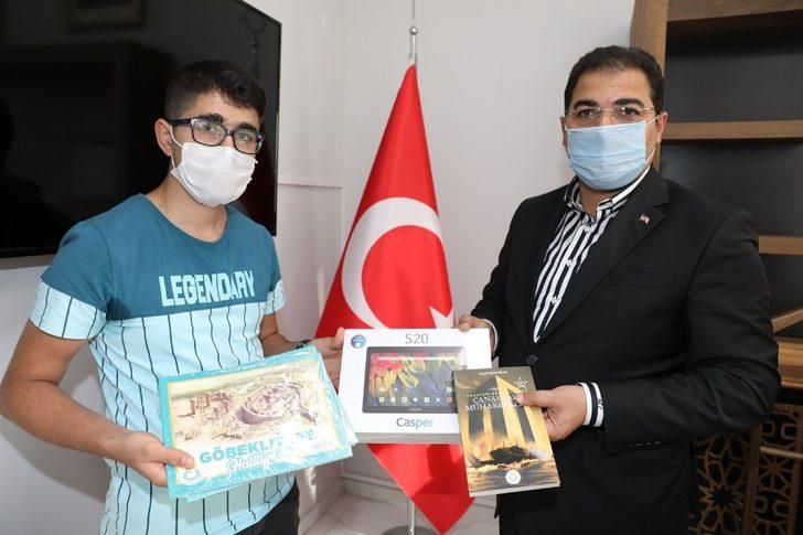 Üniversiteyi kazanan gençler Canpolat’’la buluştu G3