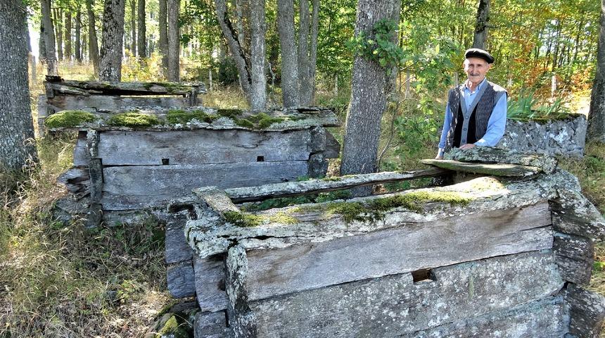 T&uuml;rkiye&rsquo;nin en ilgin&ccedil; mezarlığı g&ouml;renleri şaşırtıyor