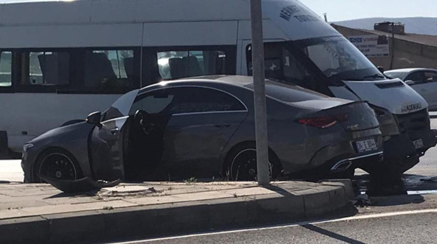 Sivassporlu Erdoğan Yeşilyurt trafik kazası ge&ccedil;irdi!