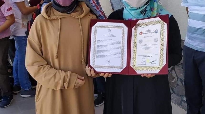 Eğitim&rsquo;de yapılan iş birliği sonucu hafız olan 8 &ouml;ğrenci belgelerini aldı