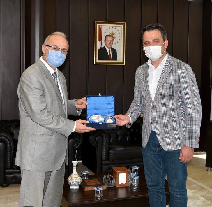 OMÜ Rektörü Ünal TÜGVA Genel Başkanı Enes Eminoğlu’nu ağırladı G3