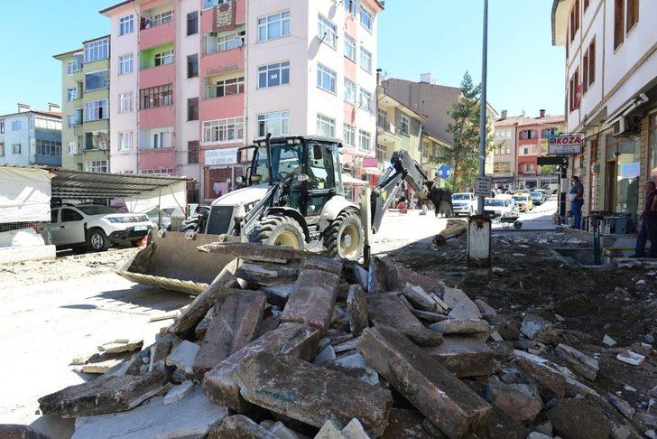 Kastamonu’da işlevini yitiren kaldırımlar yenileniyor G2