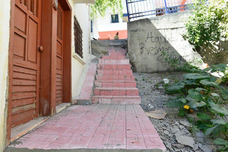 Kastamonu’da işlevini yitiren kaldırımlar yenileniyor G3