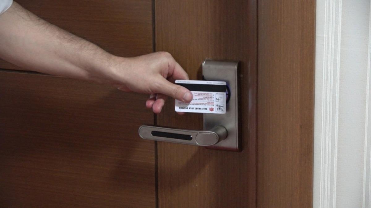 M&uuml;hendis gen&ccedil; kadın Kamişli&rsquo;nin iddialarına ilişkin otel sahibinden a&ccedil;ıklama: &ldquo;Odaya kartsız kimse giriş yapamaz&rdquo;