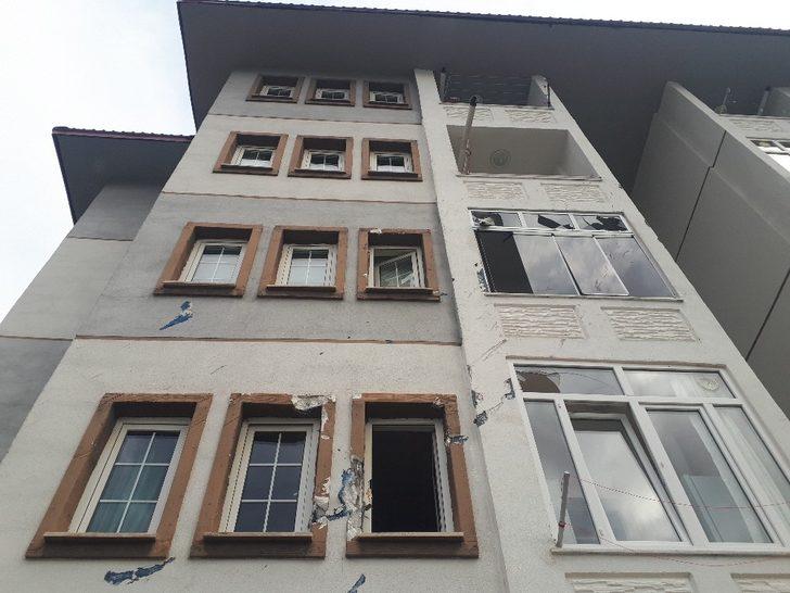 Erzincan’da şiddetli rüzgar çatıları uçurdu G3