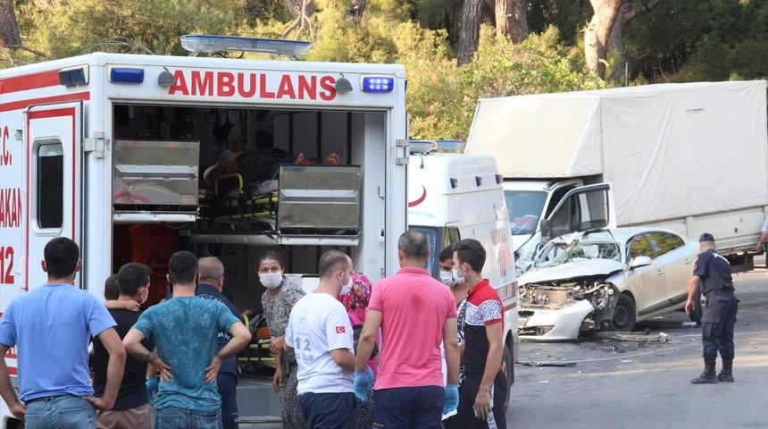 Antalya'da feci kaza! &Ccedil;ok sayıda yaralı var