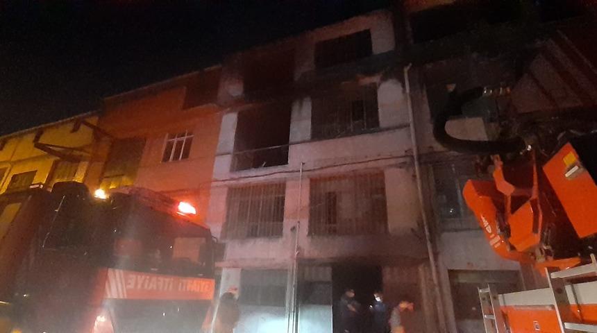 Eyüpsultan'da 3 katlı imalathanede yangın