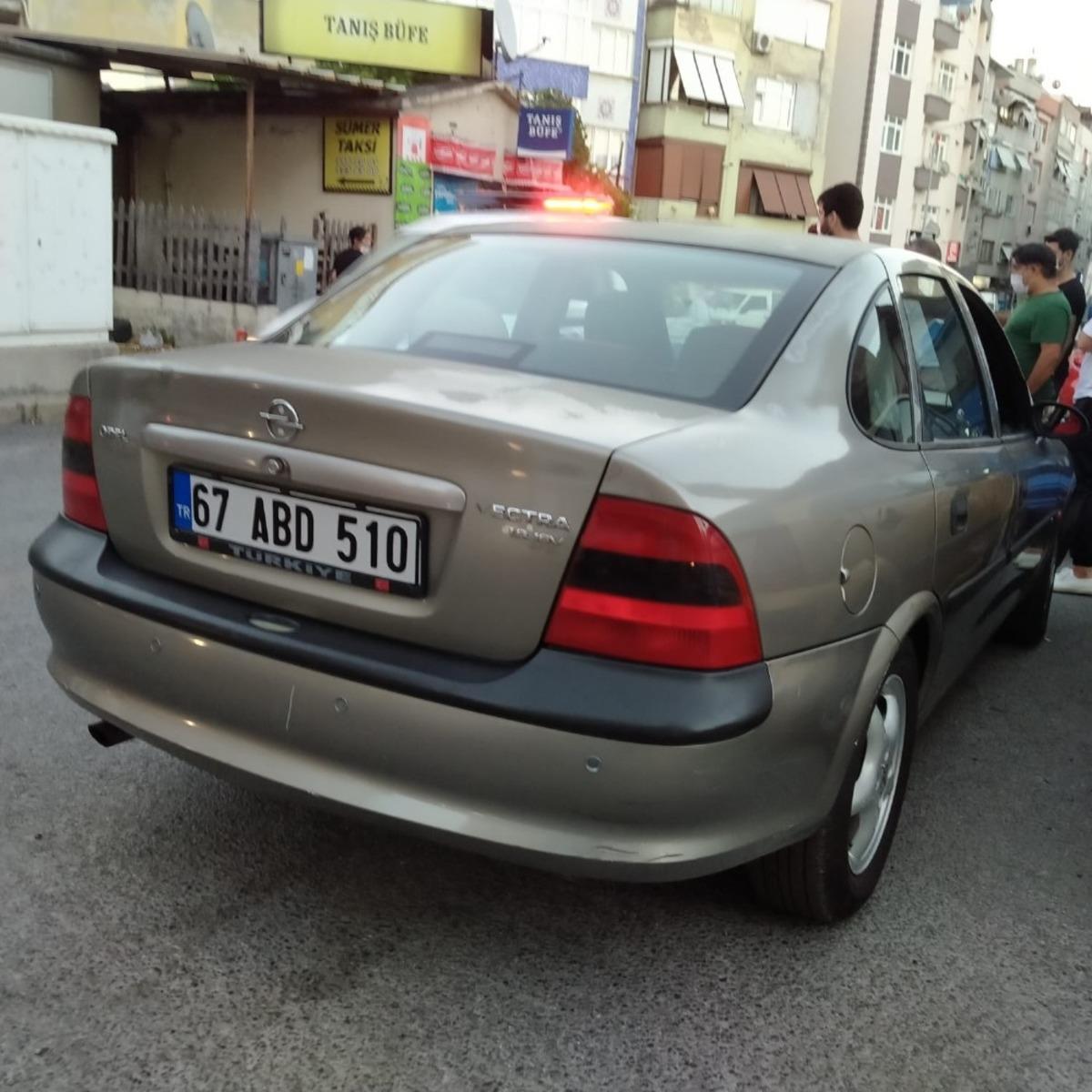 Otomobil yayaya &ccedil;arptı: 1 yaralı